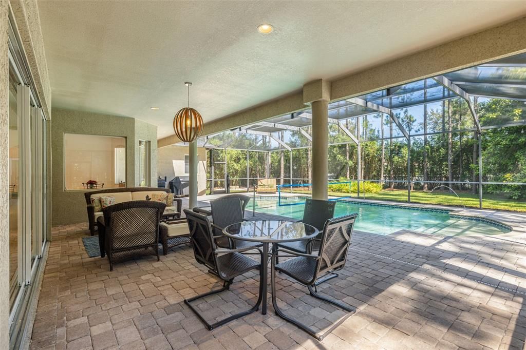 Под контрактом: $997,000 (4 спален, 3 ванн, 3318 Квадратных фут)