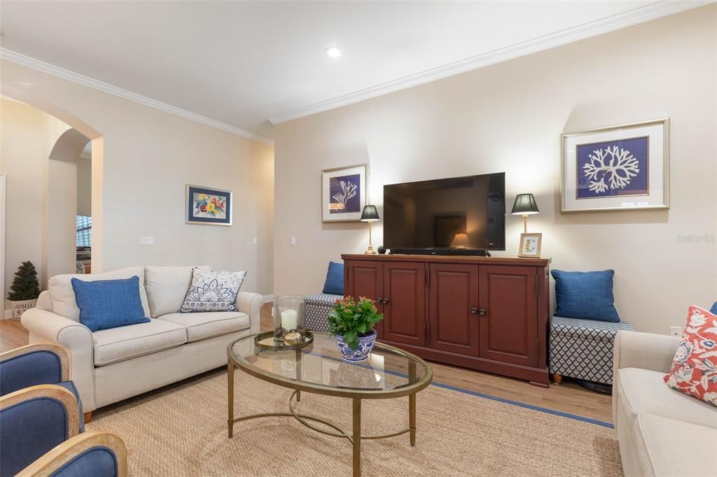 合同活跃: $599,999 (3 贝兹, 2 浴室, 2629 平方英尺)