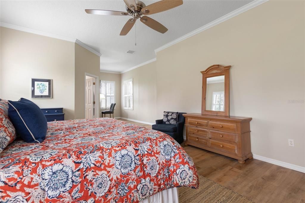 合同活跃: $599,999 (3 贝兹, 2 浴室, 2629 平方英尺)