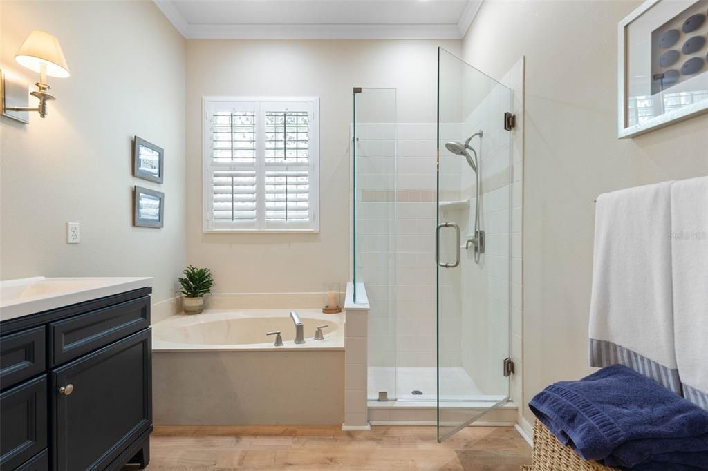 合同活跃: $599,999 (3 贝兹, 2 浴室, 2629 平方英尺)