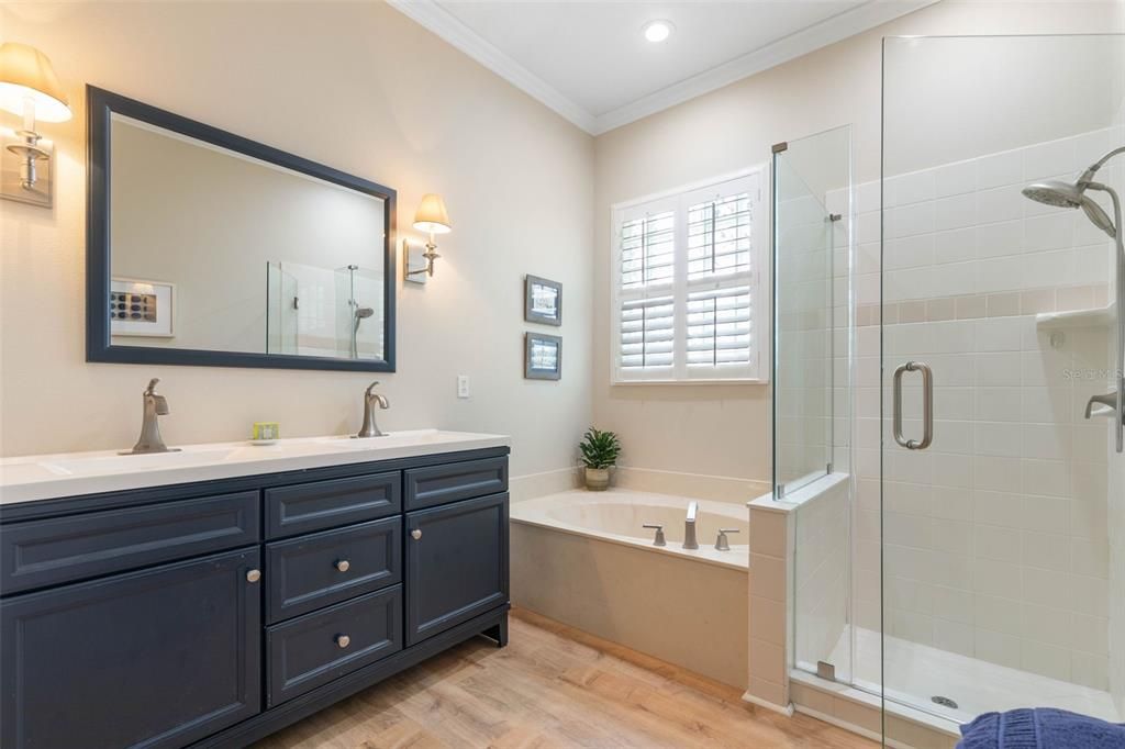 合同活跃: $599,999 (3 贝兹, 2 浴室, 2629 平方英尺)