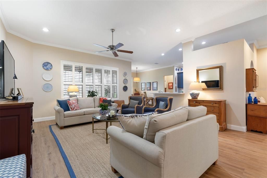 合同活跃: $599,999 (3 贝兹, 2 浴室, 2629 平方英尺)