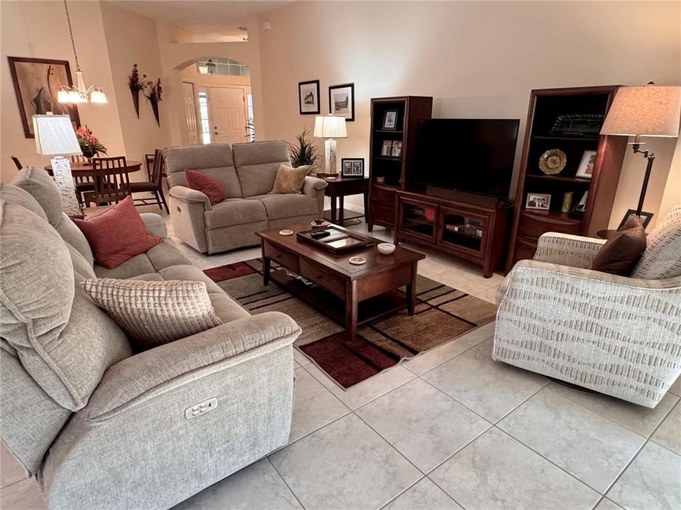 Activo con contrato: $479,900 (3 camas, 2 baños, 1939 Pies cuadrados)