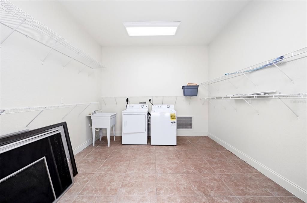 待售: $1,590,000 (3 贝兹, 3 浴室, 6559 平方英尺)