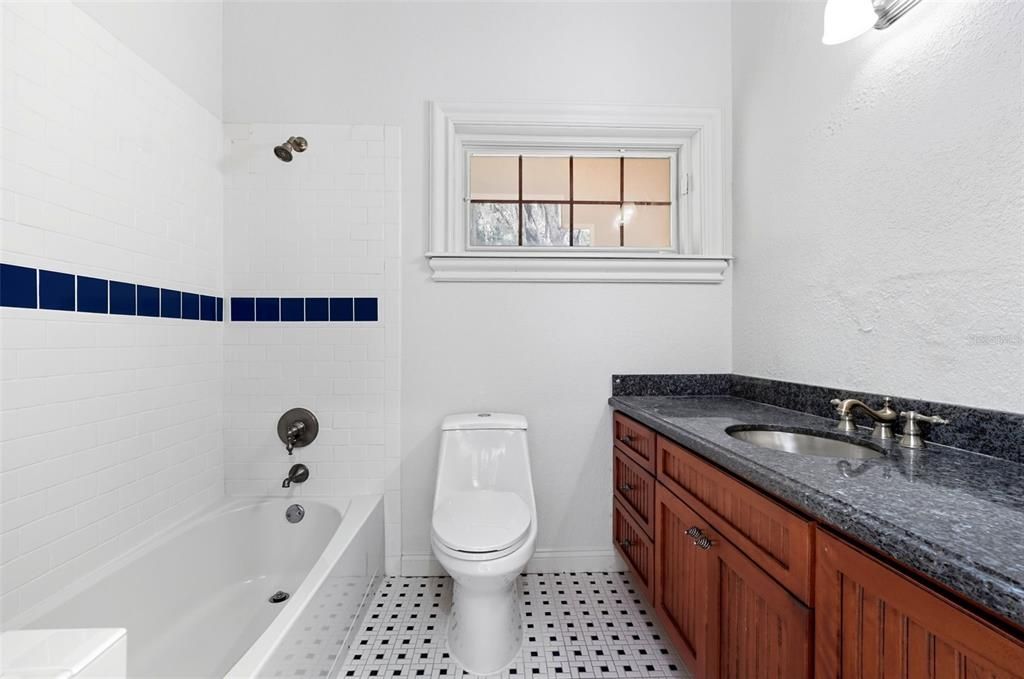 待售: $1,590,000 (3 贝兹, 3 浴室, 6559 平方英尺)