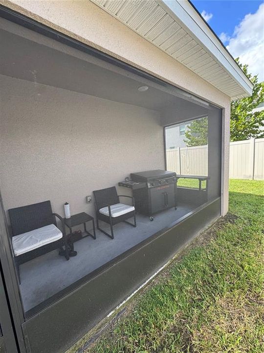 Active With Contract: $1,950 (3 beds, 2 baths, 1489 Square Feet)