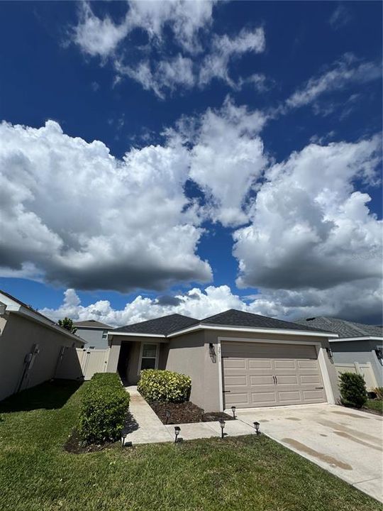 Active With Contract: $1,950 (3 beds, 2 baths, 1489 Square Feet)