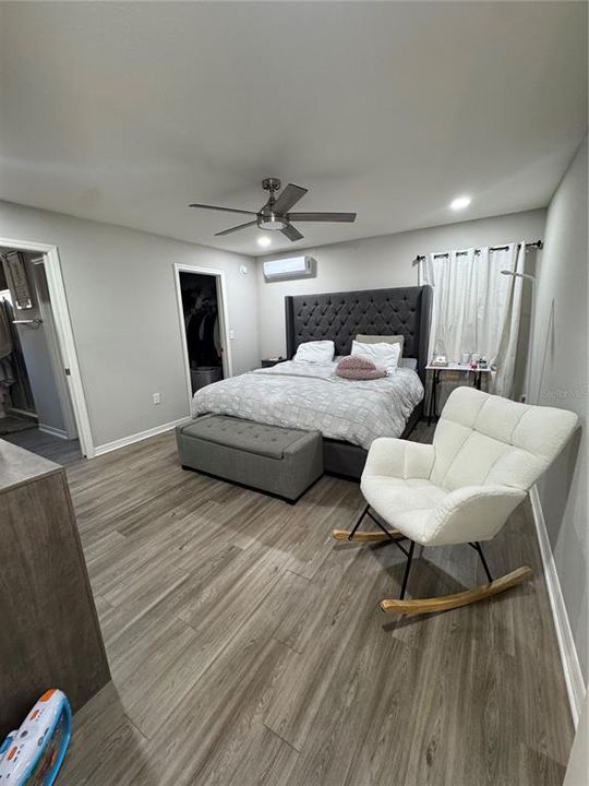 Active With Contract: $1,950 (3 beds, 2 baths, 1489 Square Feet)