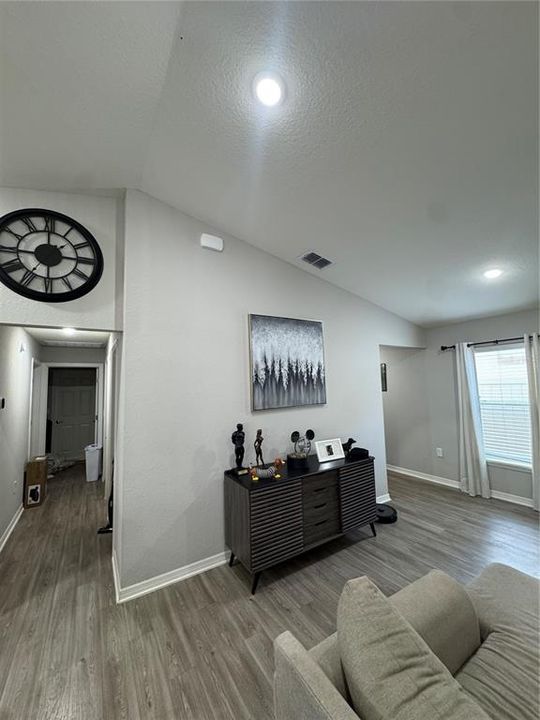 Active With Contract: $1,950 (3 beds, 2 baths, 1489 Square Feet)