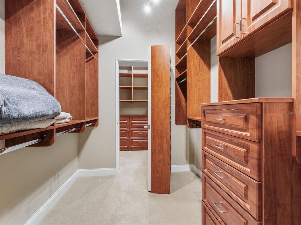 For Sale: $3,700,000 (5 beds, 5 baths, 6798 Square Feet)