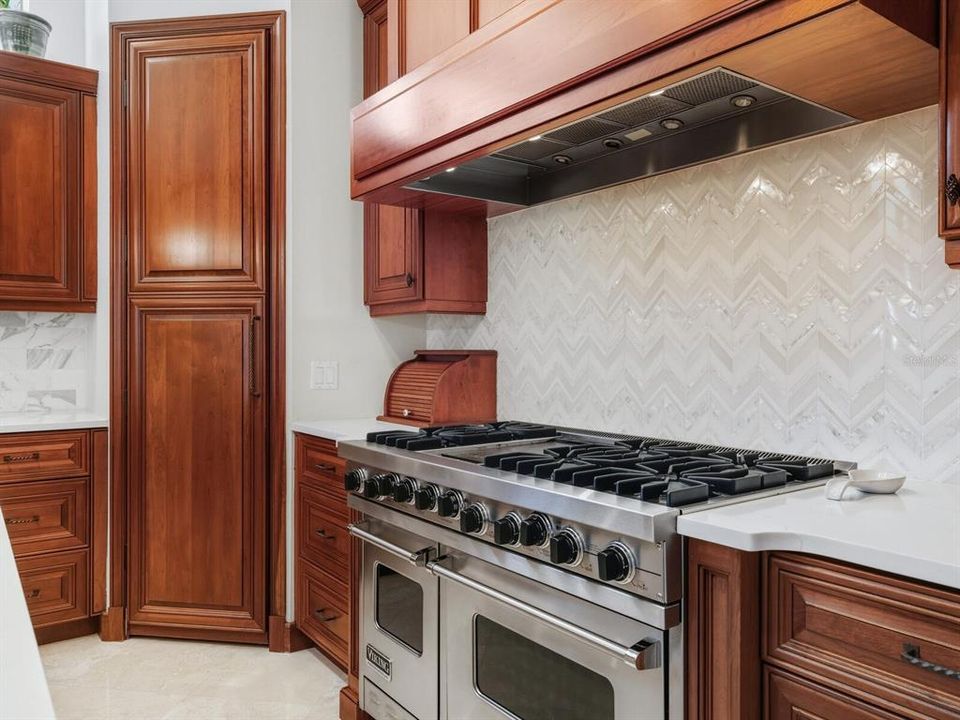 For Sale: $3,700,000 (5 beds, 5 baths, 6798 Square Feet)