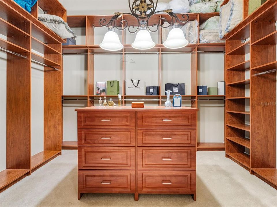 For Sale: $3,700,000 (5 beds, 5 baths, 6798 Square Feet)