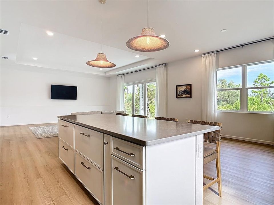 Activo con contrato: $439,900 (3 camas, 2 baños, 2122 Pies cuadrados)