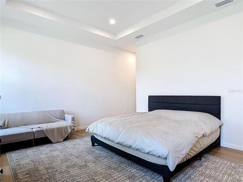 Activo con contrato: $439,900 (3 camas, 2 baños, 2122 Pies cuadrados)