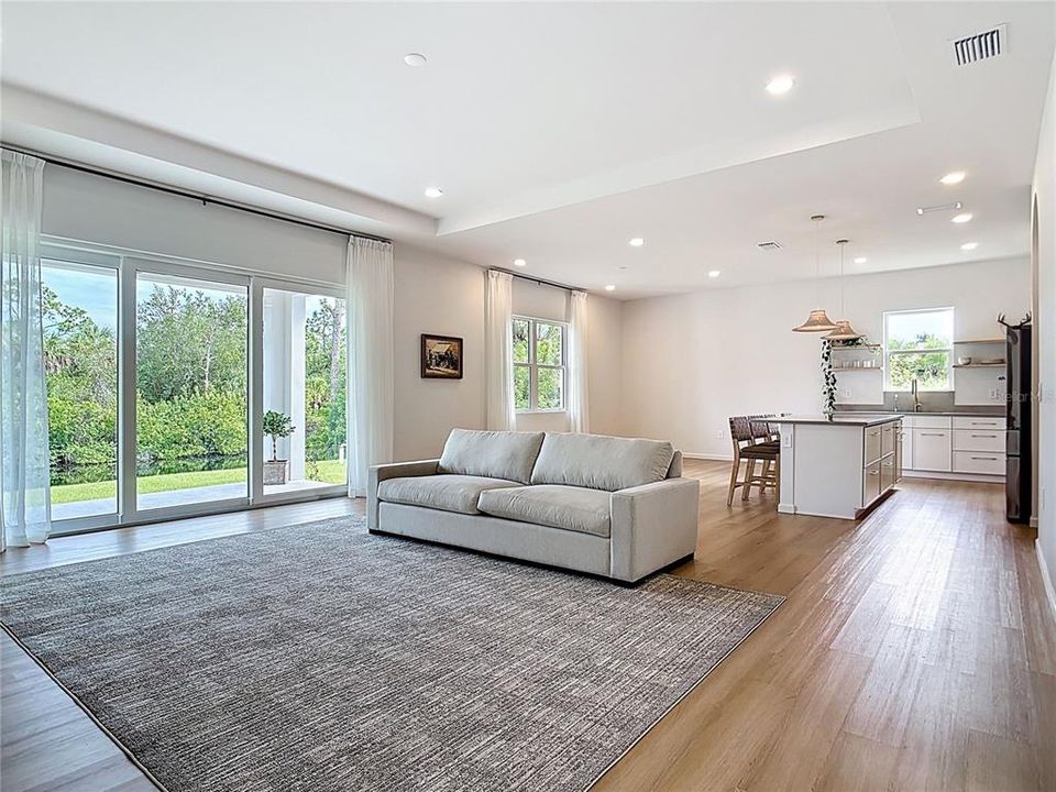 Activo con contrato: $439,900 (3 camas, 2 baños, 2122 Pies cuadrados)