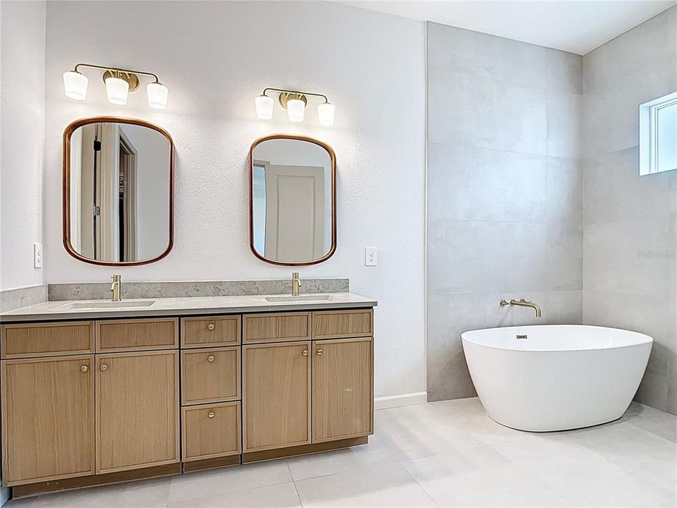 Activo con contrato: $439,900 (3 camas, 2 baños, 2122 Pies cuadrados)