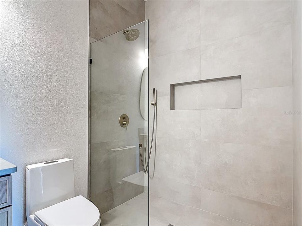 Activo con contrato: $439,900 (3 camas, 2 baños, 2122 Pies cuadrados)