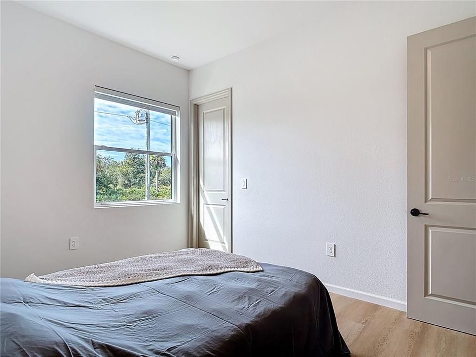 Activo con contrato: $439,900 (3 camas, 2 baños, 2122 Pies cuadrados)