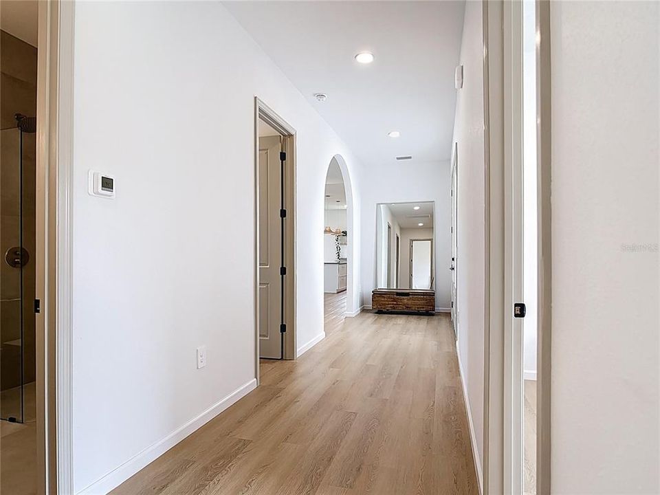 Activo con contrato: $439,900 (3 camas, 2 baños, 2122 Pies cuadrados)