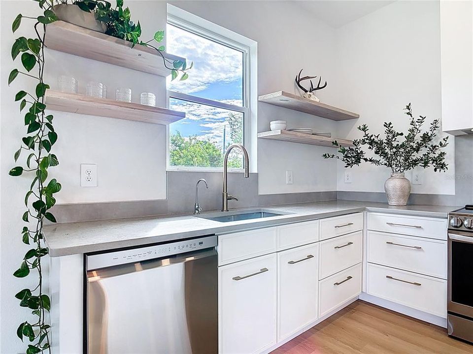 Activo con contrato: $439,900 (3 camas, 2 baños, 2122 Pies cuadrados)