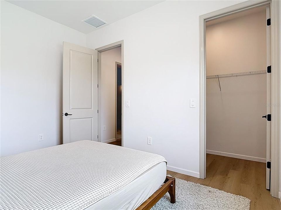 Activo con contrato: $439,900 (3 camas, 2 baños, 2122 Pies cuadrados)