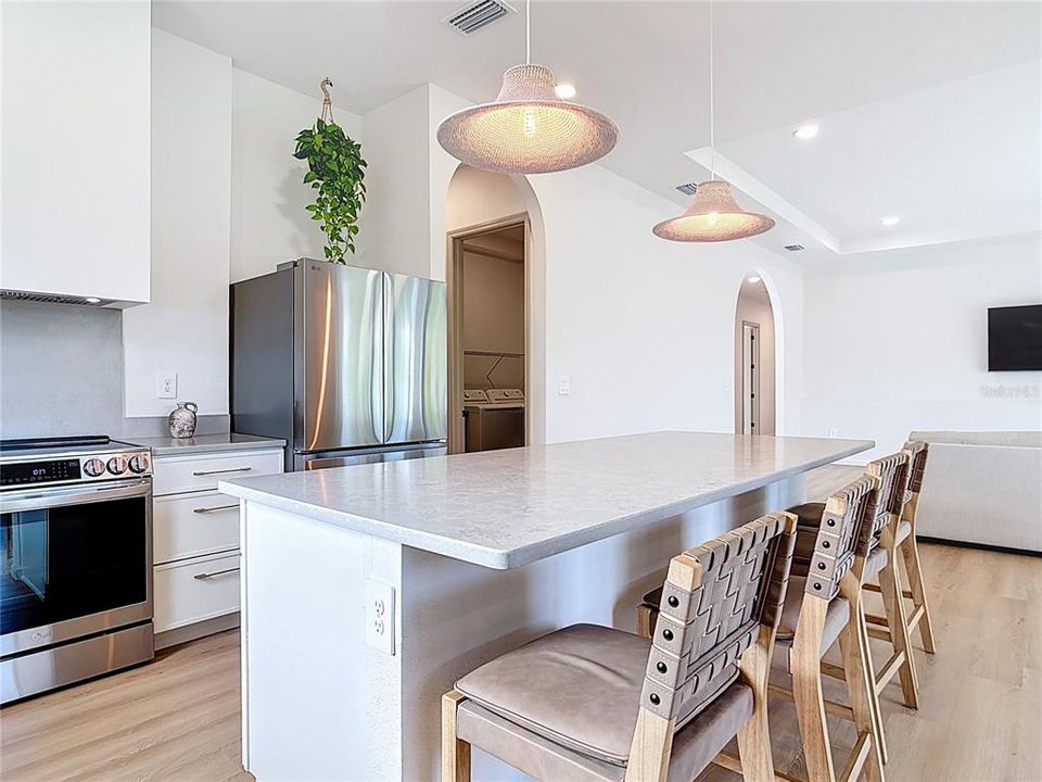 Activo con contrato: $439,900 (3 camas, 2 baños, 2122 Pies cuadrados)