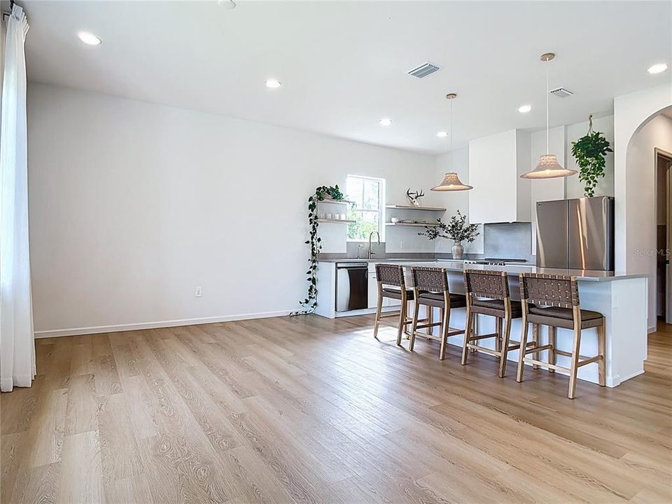 Activo con contrato: $439,900 (3 camas, 2 baños, 2122 Pies cuadrados)