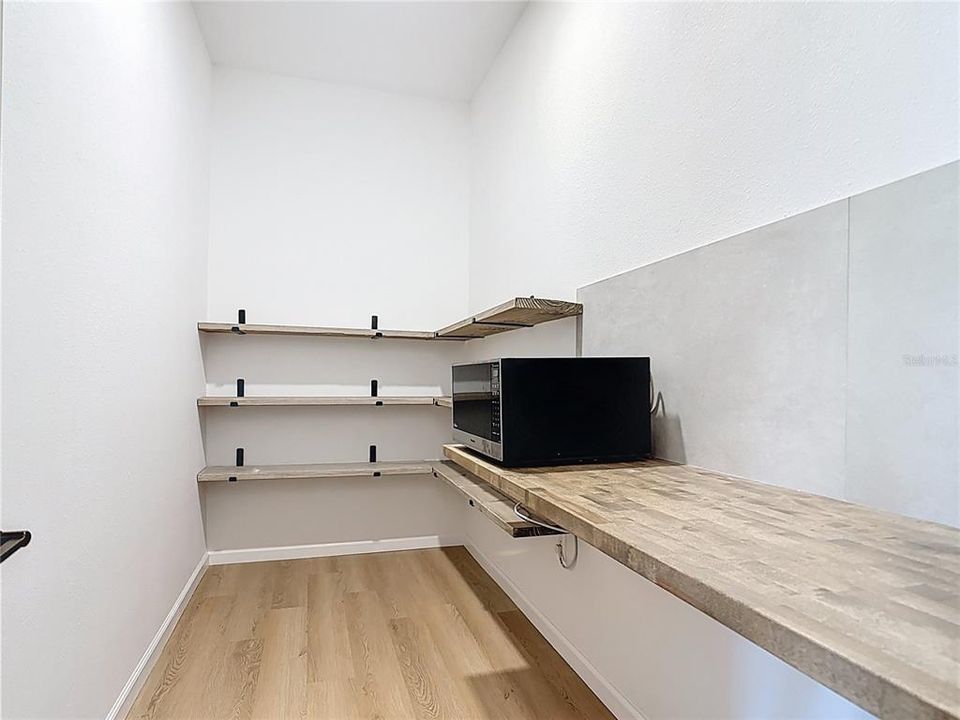 Activo con contrato: $439,900 (3 camas, 2 baños, 2122 Pies cuadrados)