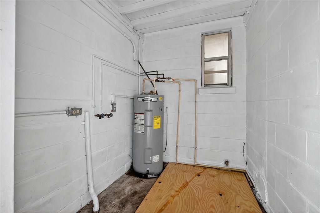 待售: $190,000 (3 贝兹, 1 浴室, 1184 平方英尺)