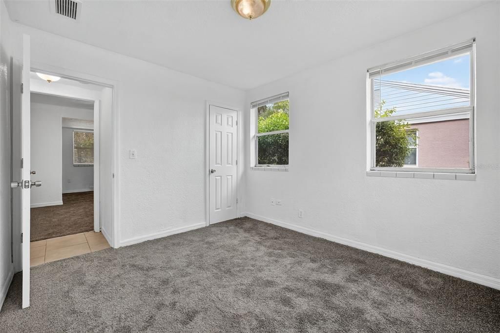 待售: $190,000 (3 贝兹, 1 浴室, 1184 平方英尺)