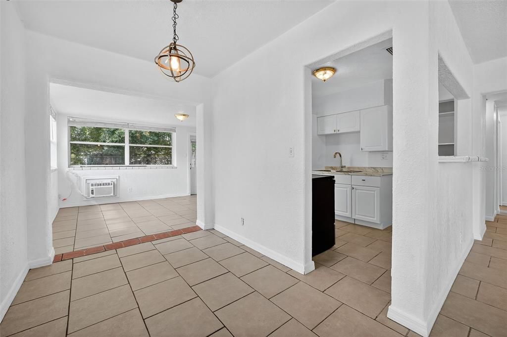 待售: $190,000 (3 贝兹, 1 浴室, 1184 平方英尺)