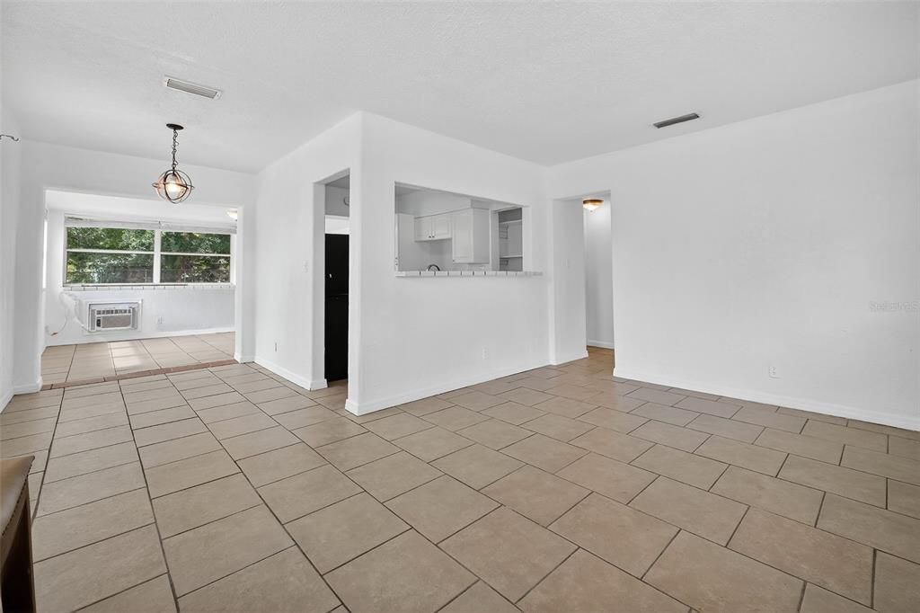 待售: $190,000 (3 贝兹, 1 浴室, 1184 平方英尺)