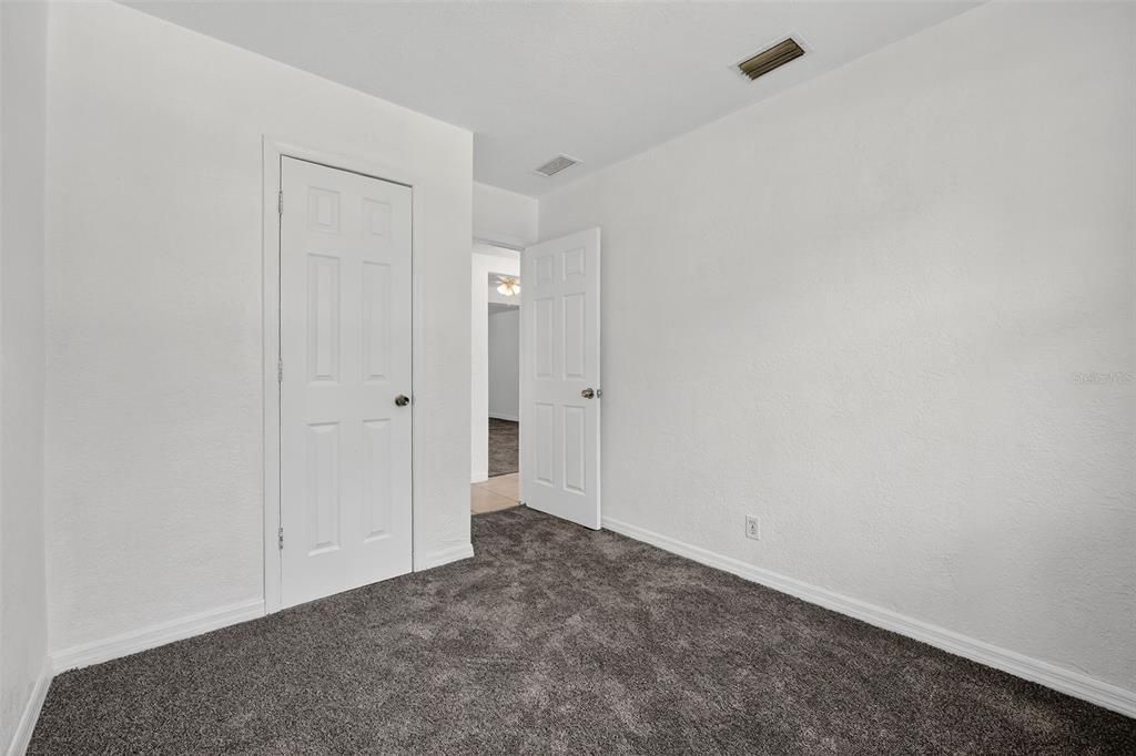 待售: $190,000 (3 贝兹, 1 浴室, 1184 平方英尺)