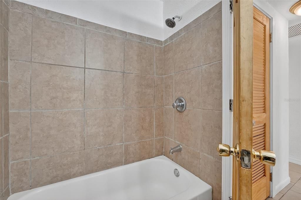 待售: $190,000 (3 贝兹, 1 浴室, 1184 平方英尺)