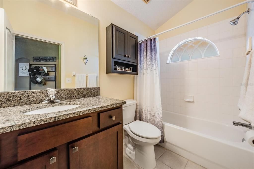 Под контрактом: $329,000 (3 спален, 2 ванн, 1626 Квадратных фут)