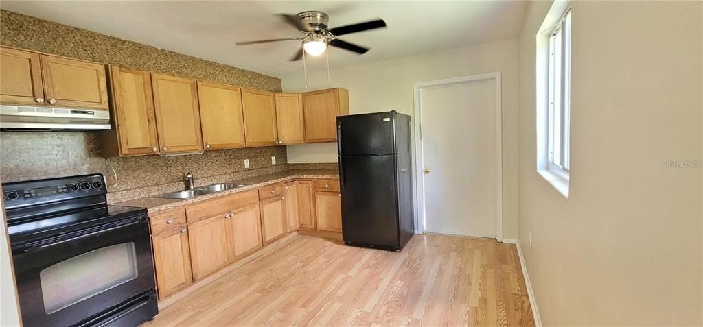 出租: $1,850 (2 贝兹, 1 浴室, 1624 平方英尺)