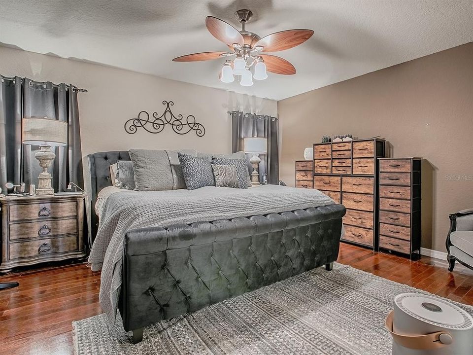 For Sale: $349,700 (4 beds, 2 baths, 2588 Square Feet)