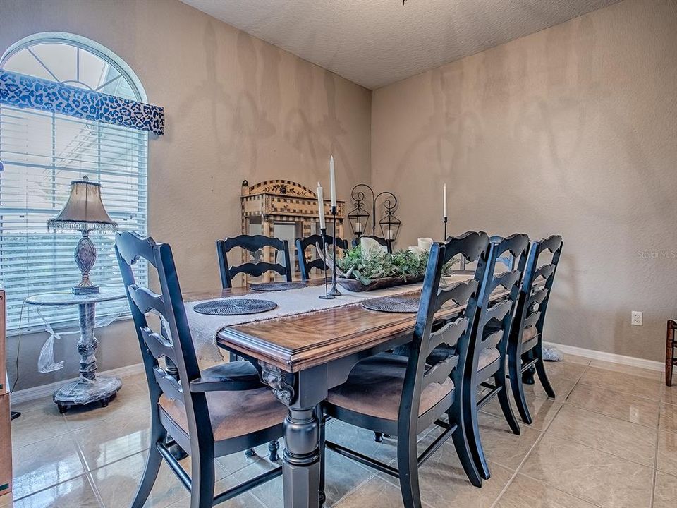 For Sale: $349,700 (4 beds, 2 baths, 2588 Square Feet)