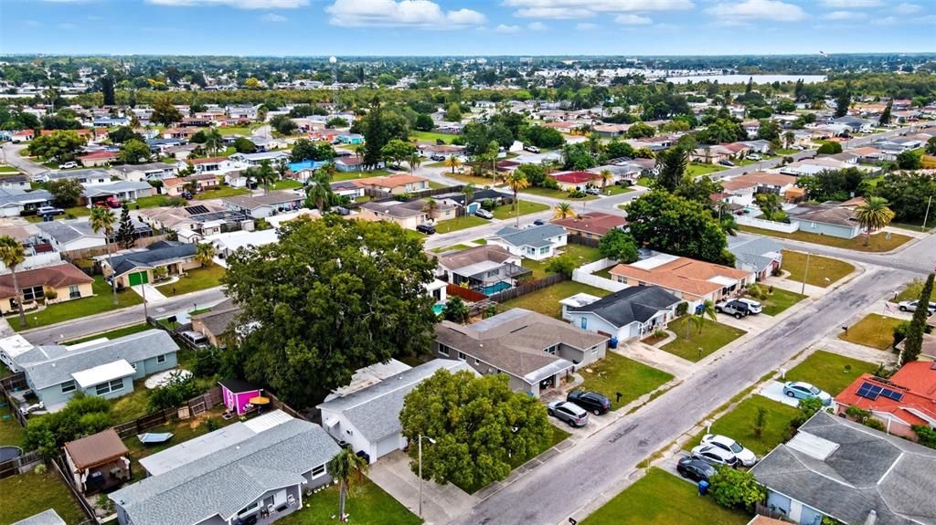 合同活跃: $175,900 (2 贝兹, 1 浴室, 1055 平方英尺)