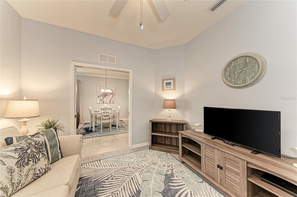 For Sale: $375,000 (2 beds, 2 baths, 1286 Square Feet)