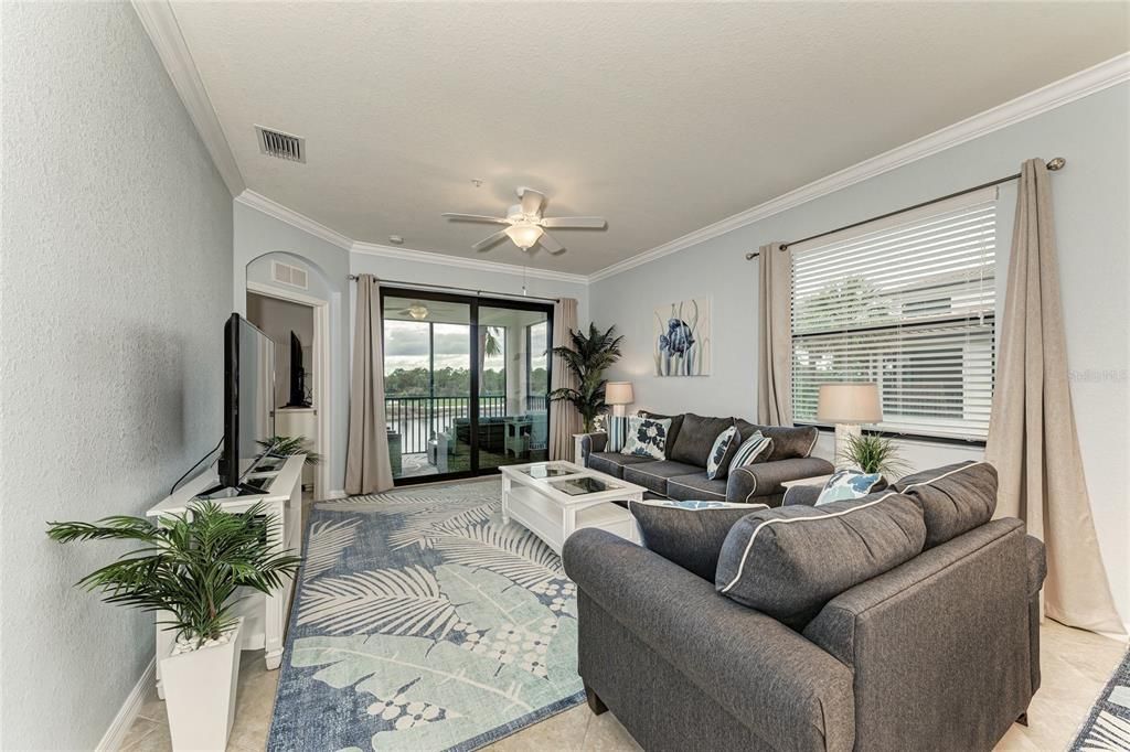 For Sale: $375,000 (2 beds, 2 baths, 1286 Square Feet)