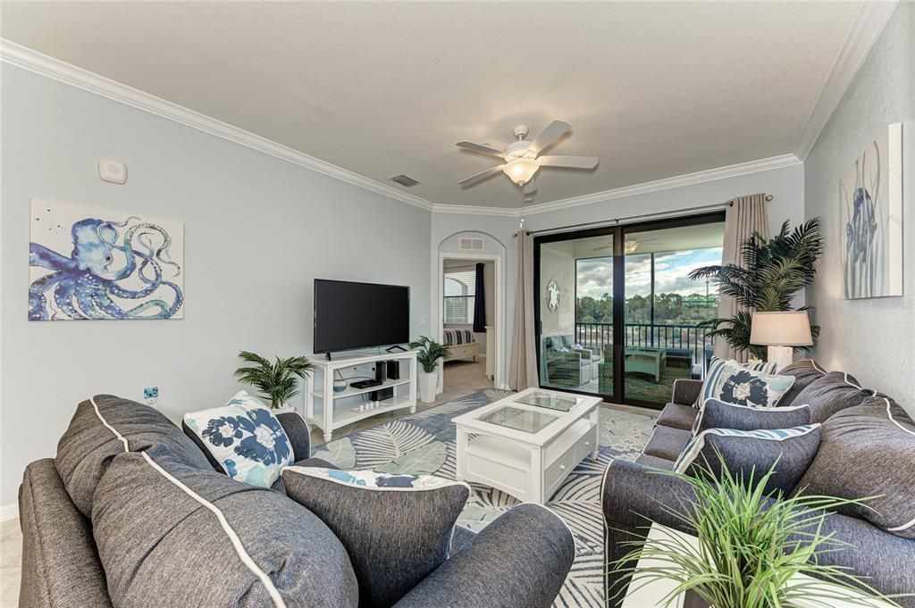 For Sale: $375,000 (2 beds, 2 baths, 1286 Square Feet)