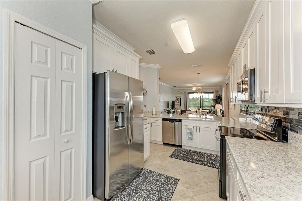 For Sale: $375,000 (2 beds, 2 baths, 1286 Square Feet)