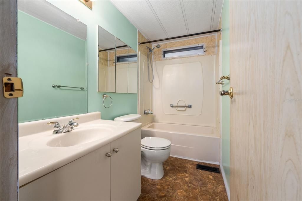 待售: $142,000 (2 贝兹, 2 浴室, 960 平方英尺)