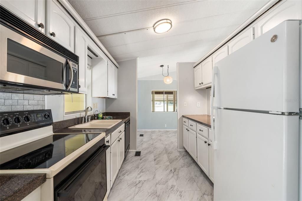 待售: $142,000 (2 贝兹, 2 浴室, 960 平方英尺)