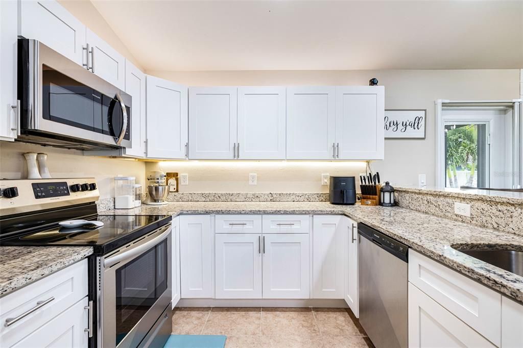 For Sale: $347,000 (3 beds, 2 baths, 1272 Square Feet)