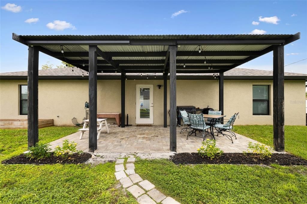 For Sale: $347,000 (3 beds, 2 baths, 1272 Square Feet)