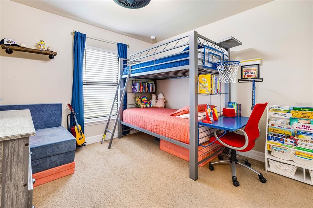 For Sale: $347,000 (3 beds, 2 baths, 1272 Square Feet)