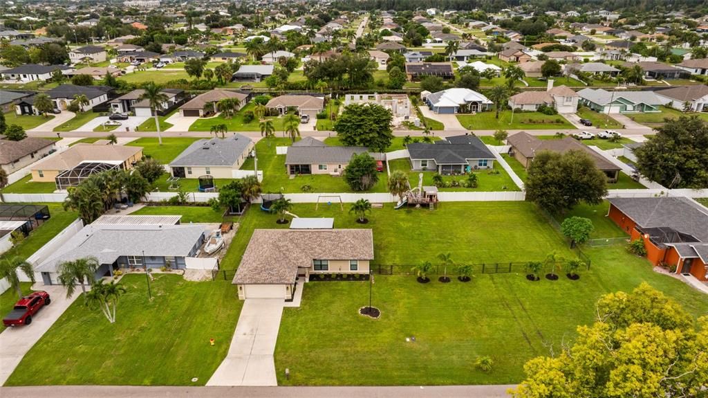 For Sale: $347,000 (3 beds, 2 baths, 1272 Square Feet)