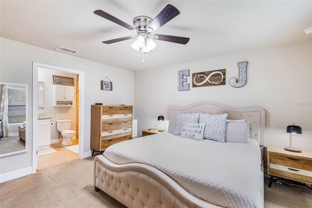 For Sale: $347,000 (3 beds, 2 baths, 1272 Square Feet)